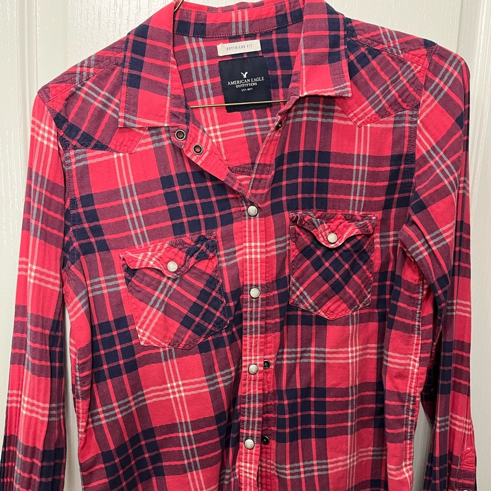 American Eagle Red and Navy Blue Flannel Boyfriend Fit Size Medium